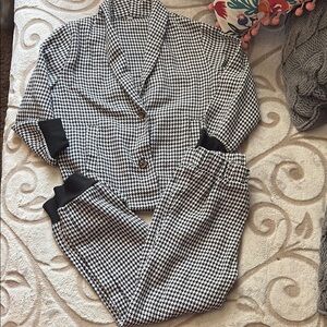 Black and White Houndstooth Lounge Set